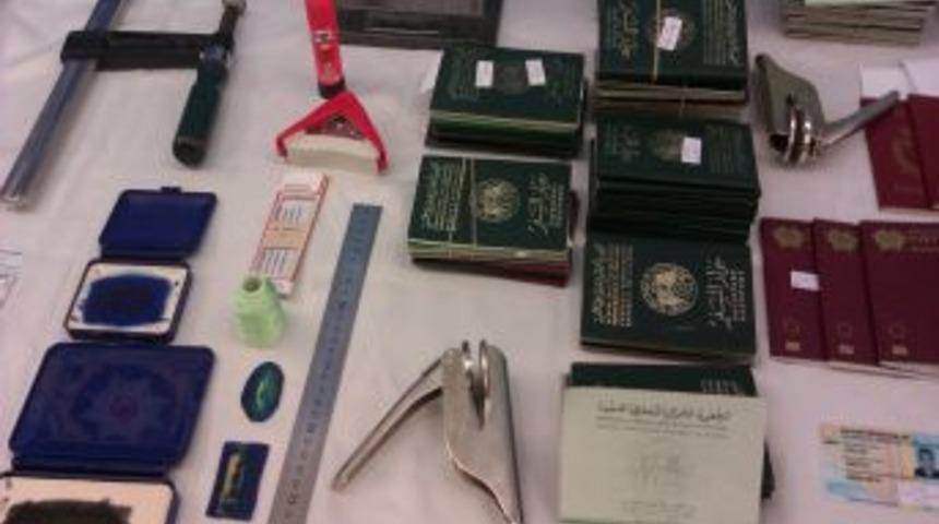 Ka&ccedil;aklara Sahte Pasaport D&uuml;zenleyen Şebeke &Ccedil;&ouml;kertildi