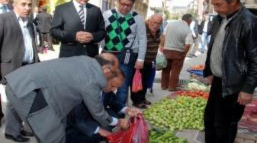 Belediye Başkanı'nı G&ouml;ren Pazarcı Kadın İsyan Etti