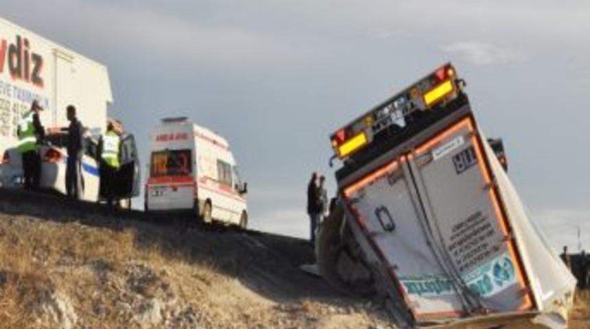 Yumurta Y&uuml;kl&uuml; Tır Devrildi