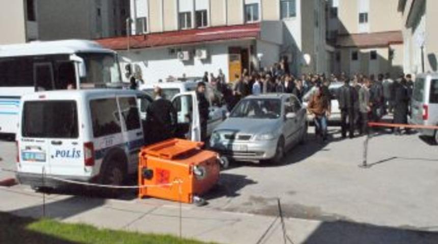 Pusu kuran korucuları tarafından &ouml;ld&uuml;r&uuml;ld&uuml;