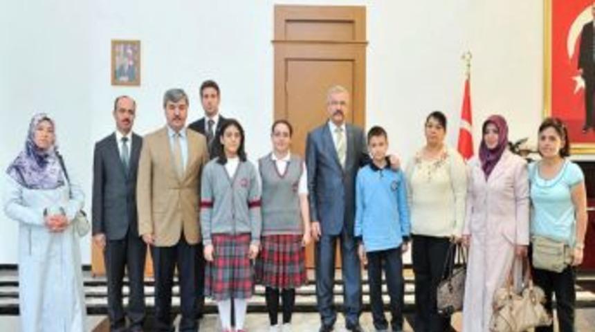 &Ouml;ğrencilerden Vali Cerrah&rsquo;a Teşekk&uuml;r Ziyareti