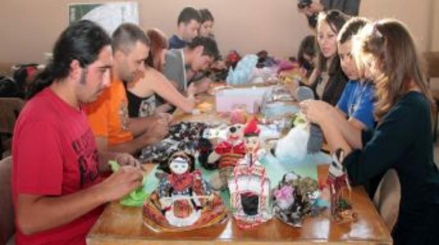 Avrupalı Gen&ccedil;lerden Anlamlı Hediye