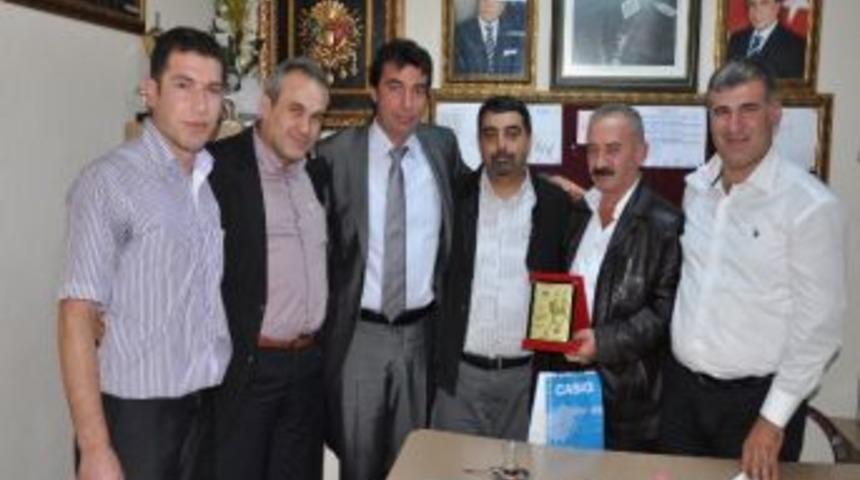 T&uuml;rk Metal Sendikasından Emekli İş&ccedil;ilere Teşekk&uuml;r Plaketi