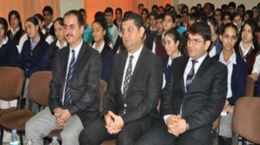 Cizre'deki Okur-yazar Buluşmasının Ilk Konuğu Yazar Metin Eriş Oldu