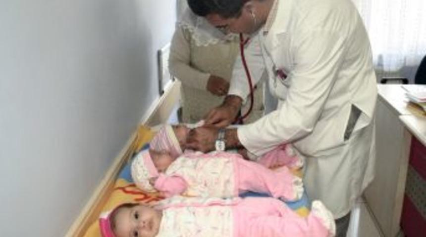 Sekiz Aylık Doğan &Uuml;&ccedil;&uuml;zler Taburcu Edildi