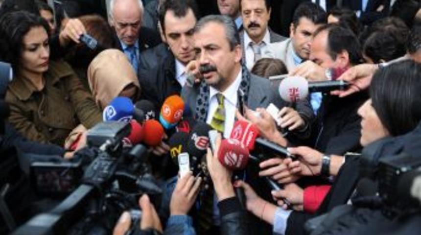 BDP'li &Ouml;nder: K&uuml;rt Iş Adamlarıyla Ilgili Soru, &Ccedil;iller&rsquo;in G&ouml;zlerini Yaşarttı