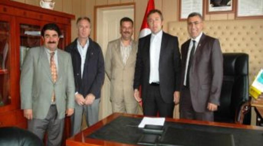 Selendi Belediyesi'nde S&ouml;zleşme Sevinci