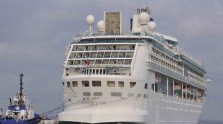 Yunanistan&rsquo;daki Grev Nedeniyle Turist Gemilerini Rota Değiştirdi