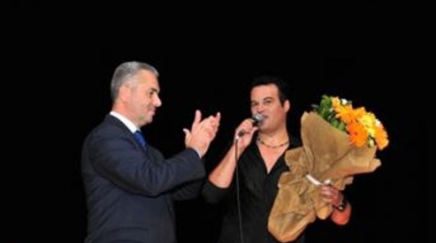Hakan Peker&rsquo;den unutulmaz konser