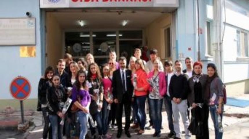 Yabancı &Ouml;ğrenciler Gıda Bankası&rsquo;nı Gezdi