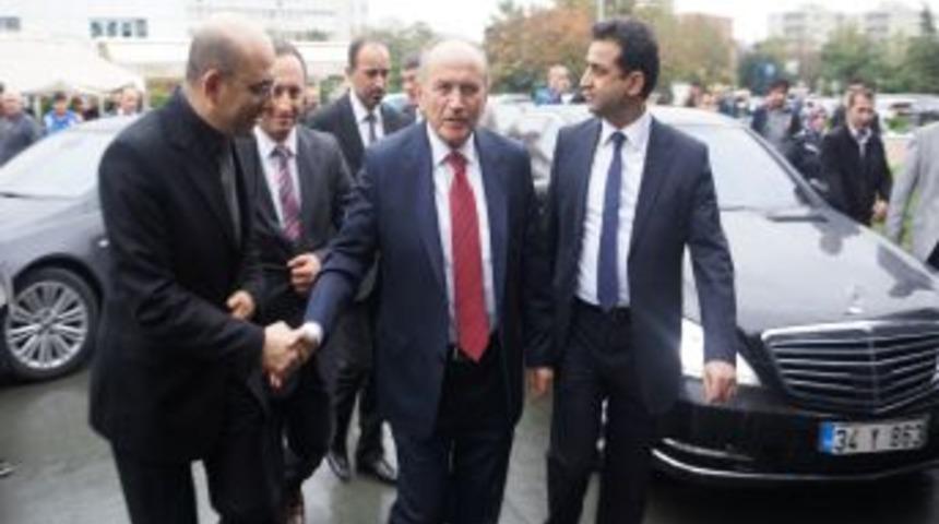 Topbaş, Otoparkta Yaralanan &Ccedil;ocuğu Hastane Ziyaret Etti