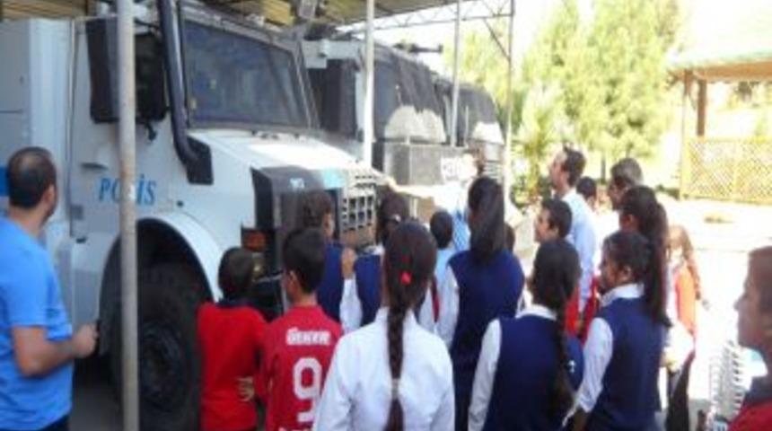 Cizreli &Ouml;ğrencilerden Polise Ziyaret