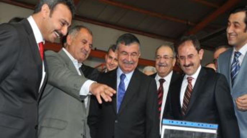 Milli Savunma Bakanı İsmet Yılmaz, &Ccedil;orum'da