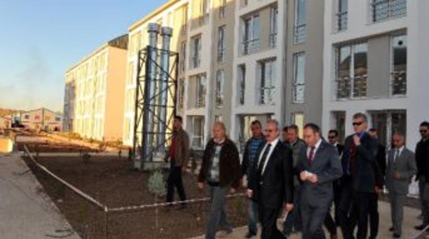 Vali Karaloğlu &Ouml;ğretmenevi Ve Lojmanlarda İncelemelerde Bulundu