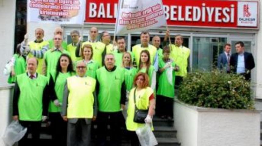 Kent Konseyi &Uuml;yeleri İzmarit Topladı