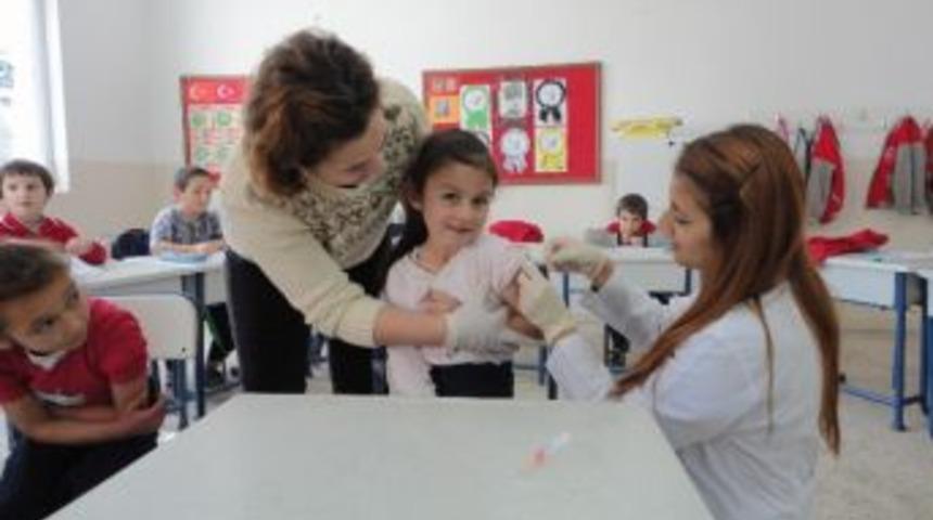 Kabad&uuml;z&rsquo;de &Ouml;ğrencilere Aşı Yapıldı