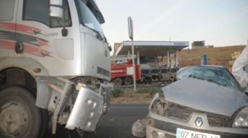 Cizre'de Trafik Kazası: 1 &Ouml;l&uuml;, 1 Yaralı