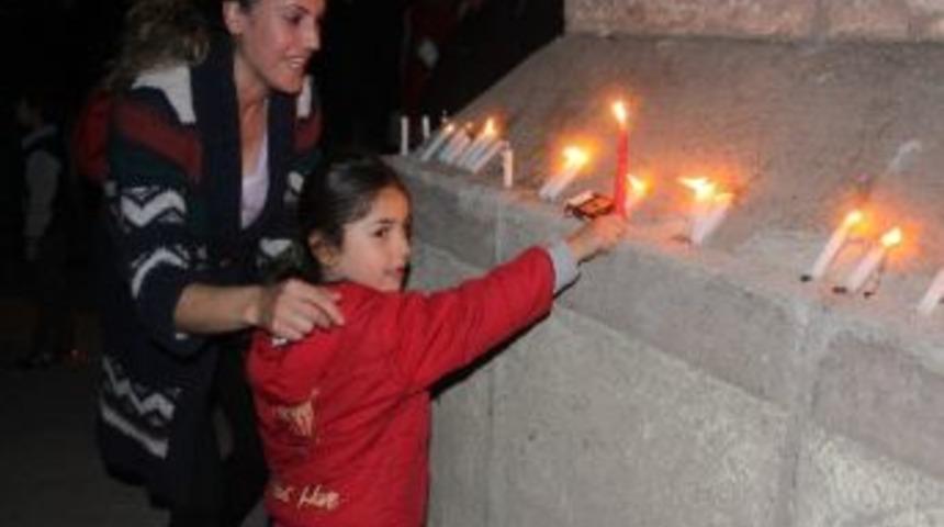 Tunceli&rsquo;de Mumlu Ve Meşaleli Eylem