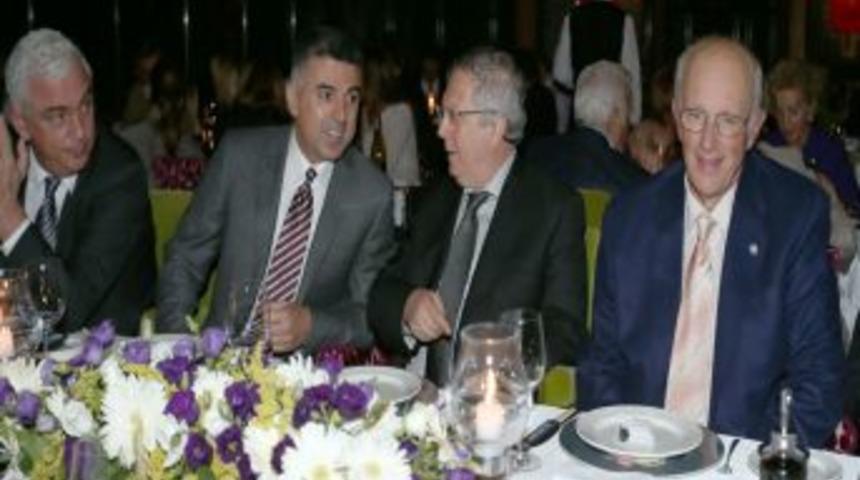 Fenerbah&ccedil;e'de Y&ouml;netim, AEL Limassol Y&ouml;neticilerini Akşam Yemeğinde Ağırladı