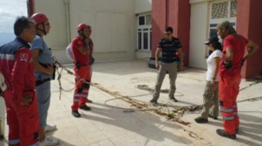 Ad&uuml; Tıp Fak&uuml;ltesi Hastanesinde Afet Tatbikatı