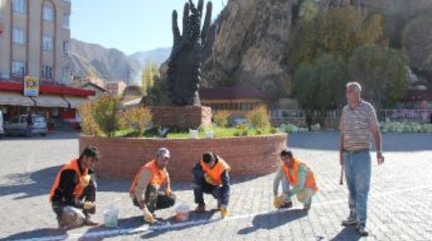 Oltu Belediyesi Pazar Esnafının Yerini Boya İle Belirledi