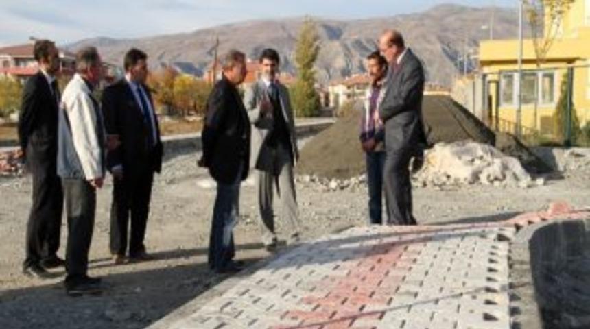 Başkan &Ccedil;akır Kaldırım &Ccedil;alışmalarını İnceledi