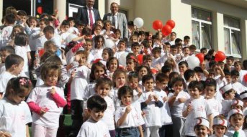 Kızılay&rsquo;dan &lsquo;&rsquo;balonlu-şekerli&rsquo;&rsquo; kutlama