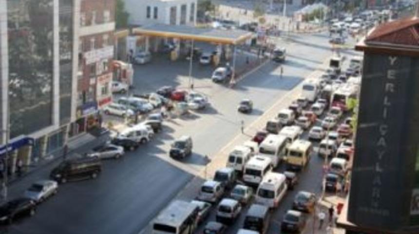 Meydanın trafik k&acirc;busu isyan ettirdi