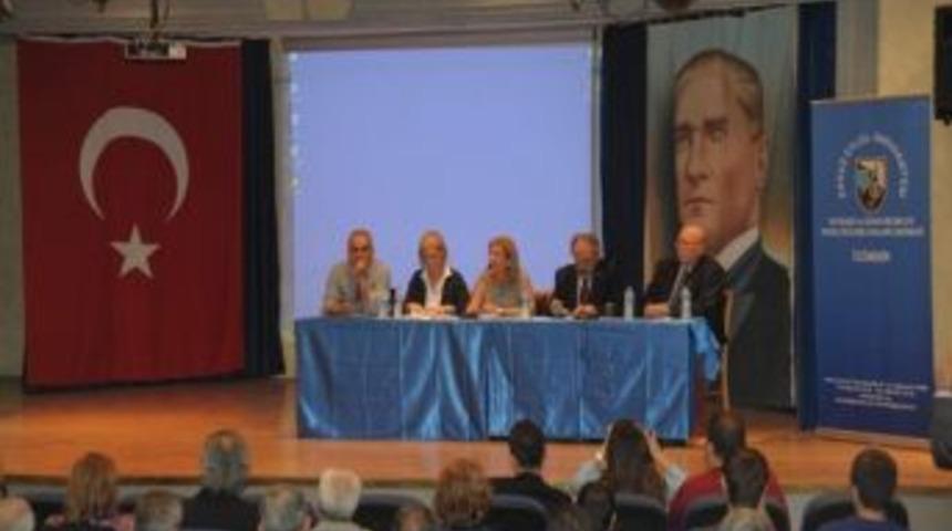 De&uuml;'de Atat&uuml;rk&rsquo;&uuml; Anma Konferansı