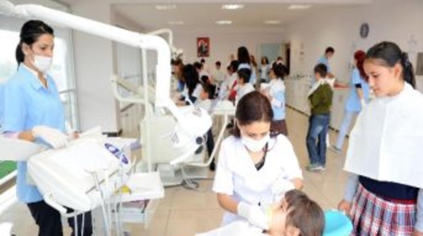 İlk&ouml;ğretim Okulu &Ouml;ğrencilerine Diş Bakımı