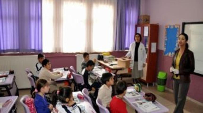 Kardelen Koleji'nde Diş Taramaları Devam Ediyor