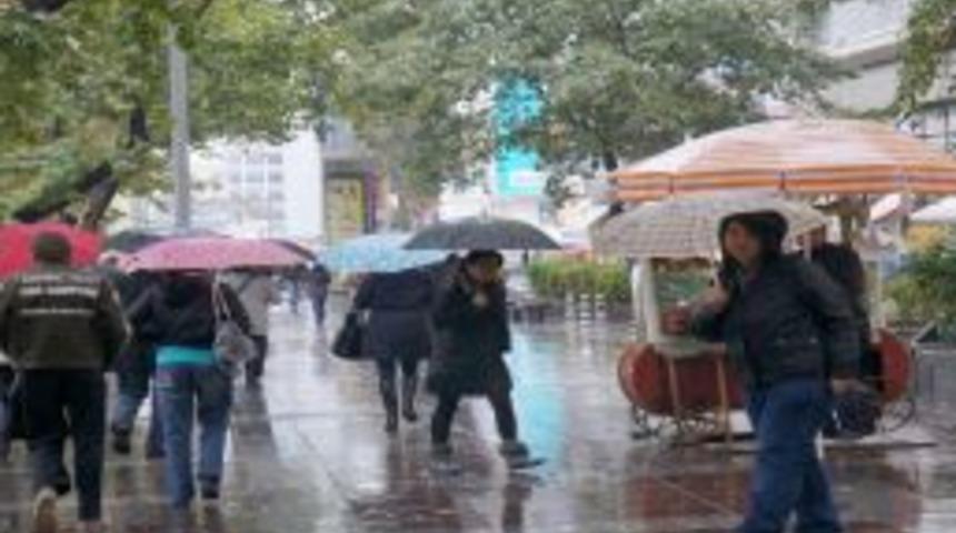 Etkili Olan Yağış, Trafikte Yoğunluğa Neden Oldu