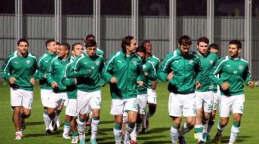 Bursaspor, Beşiktaş'ı Yenerek &Ccedil;ıkışa Ge&ccedil;mek Istiyor