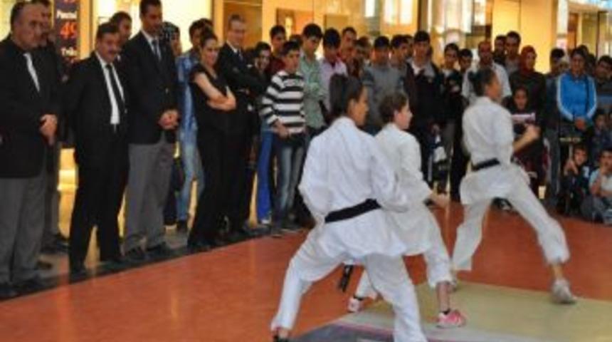 Gen&ccedil;lik Ve Spor Bakanlığı&rsquo;nın 1. Yaşı Ninova Park&rsquo;ta Kutlandı