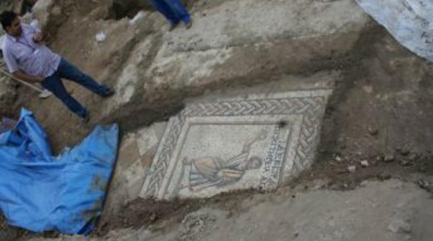 Tarsus'ta Erken Roma D&ouml;nemine Ait Insan Mozaiği Bulundu