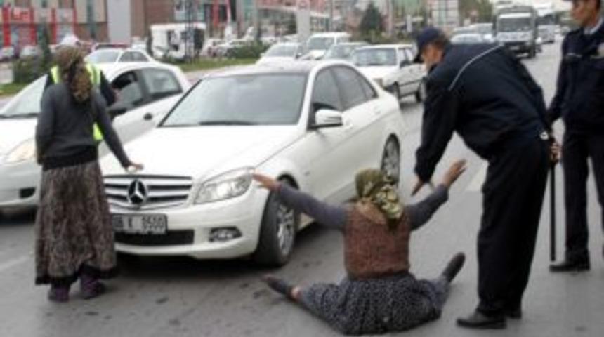 At Arabalı Kadınlar Polise Saldırdı