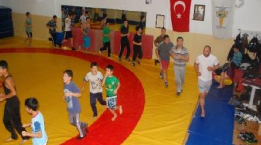 Yalova&rsquo;dan 30 G&uuml;reş&ccedil;i Madalya İ&ccedil;in Mindere &Ccedil;ıkacak