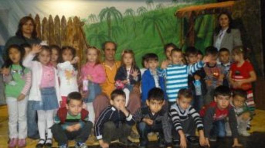 Miniklerin Tiyatro Ve Sergi Keyfi