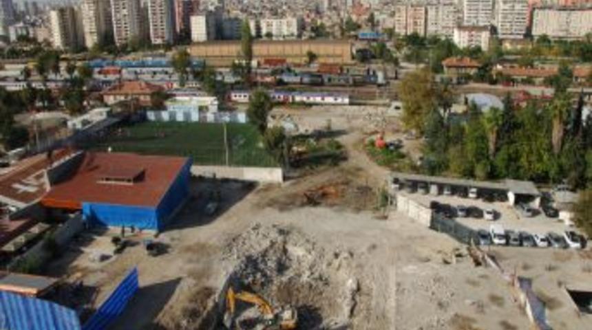 Aldırmaz, Adana Demirspor Kul&uuml;b&uuml; Eski Binasının Yerinde Incelemelerde Bulundu