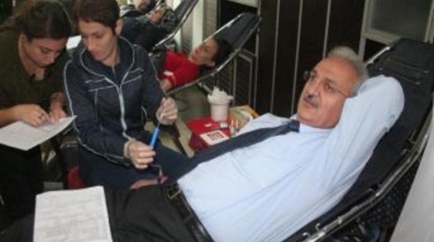 Ak Parti&rsquo;den Kızılay&rsquo;a Kan Bağışı