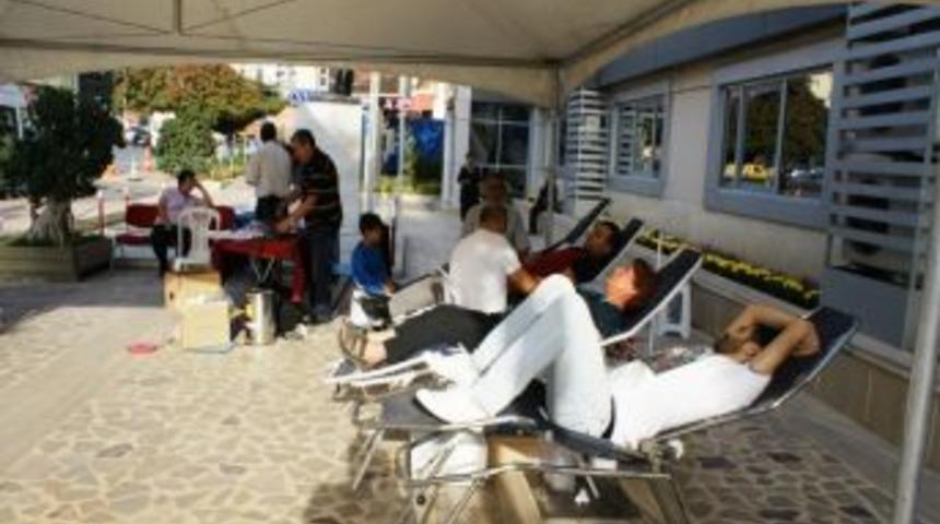 Mezitli&rsquo;de Kan Bağışı Kampanyası D&uuml;zenlendi