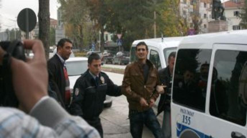 Adliye &Ccedil;ıkışında Gazetecilere Saldırdılar