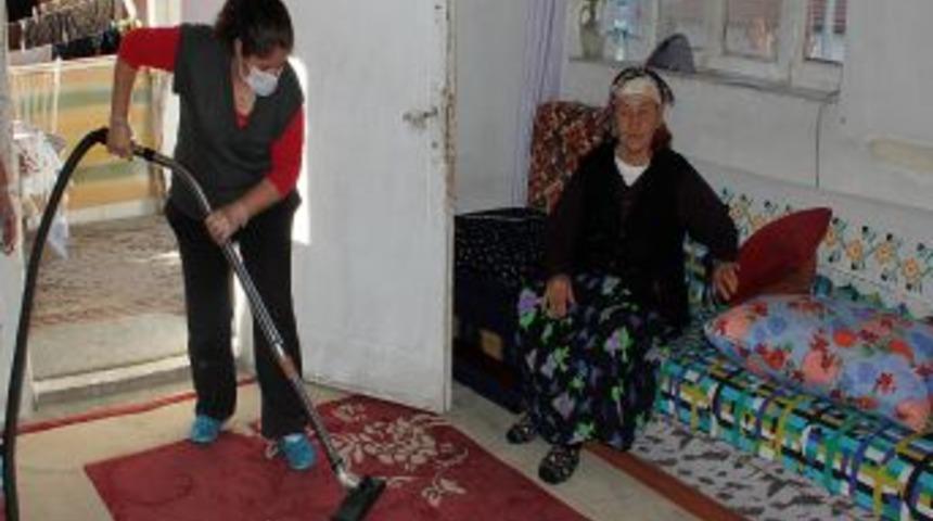 &Ccedil;ankaya'da Engelli, Yaşlı Ve Hastaların Evini Belediye Temizliyor