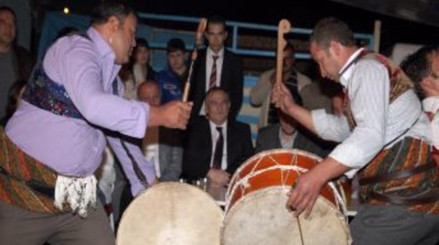 Bolu Belediye Başkanı Yılmaz, Roman D&uuml;ğ&uuml;n&uuml;ne Katıldı