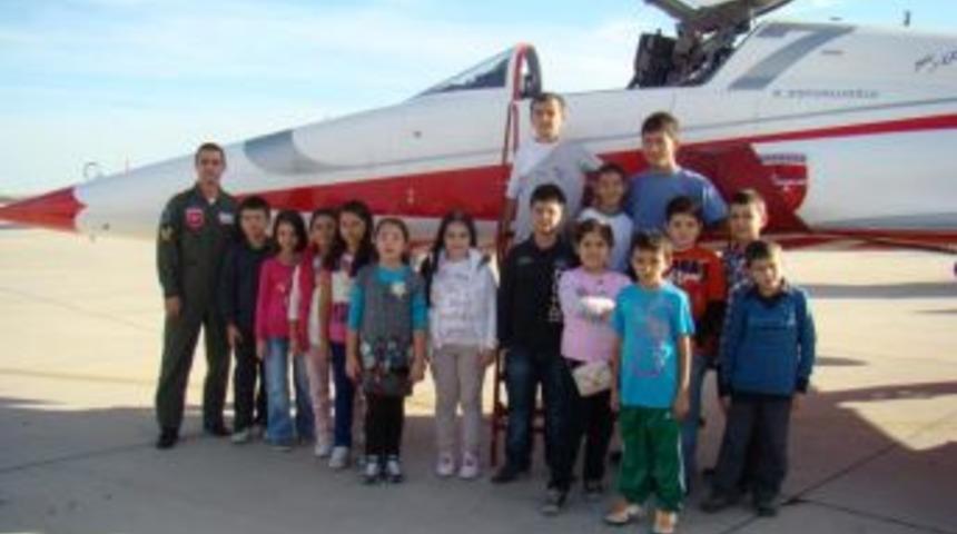 Bursalı &Ouml;ğrenciler, Konya'da T&uuml;rk Yıldızları'nı Ziyaret Etti