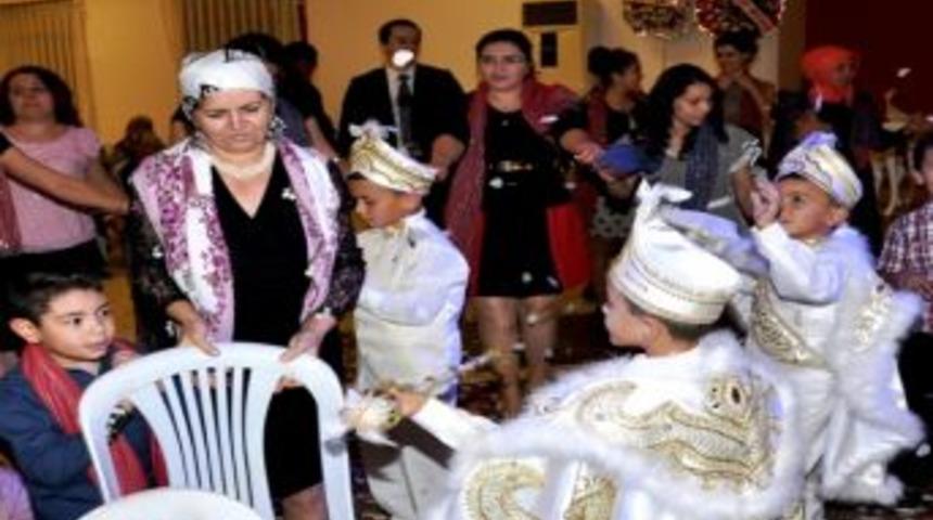 Sarıg&ouml;ll&uuml; &Uuml;&ccedil;&uuml;zlerin Mutlu G&uuml;n&uuml;