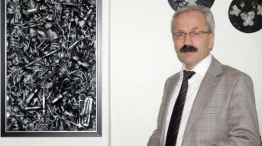 Evsel Atıklardan Duvarları S&uuml;sleyen Tablolar Yaptı