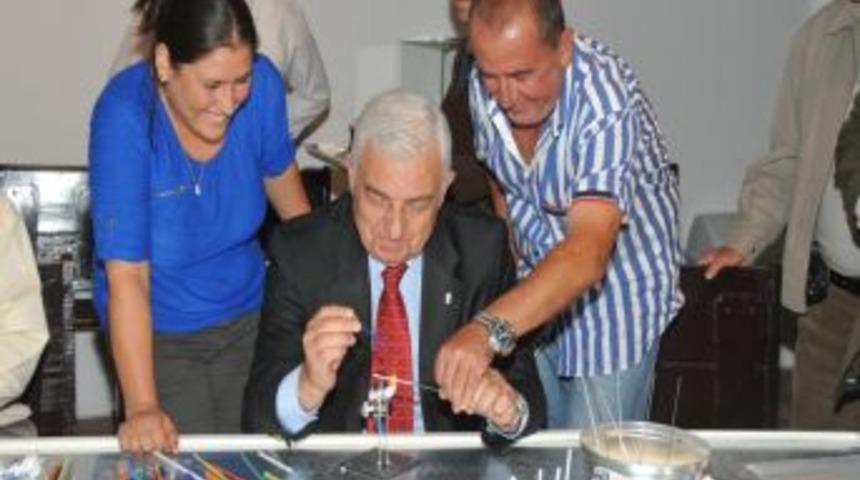 Muğla Belediye Başkanı G&uuml;r&uuml;n Cam &Uuml;fleme Kursunu Ziyaret Etti