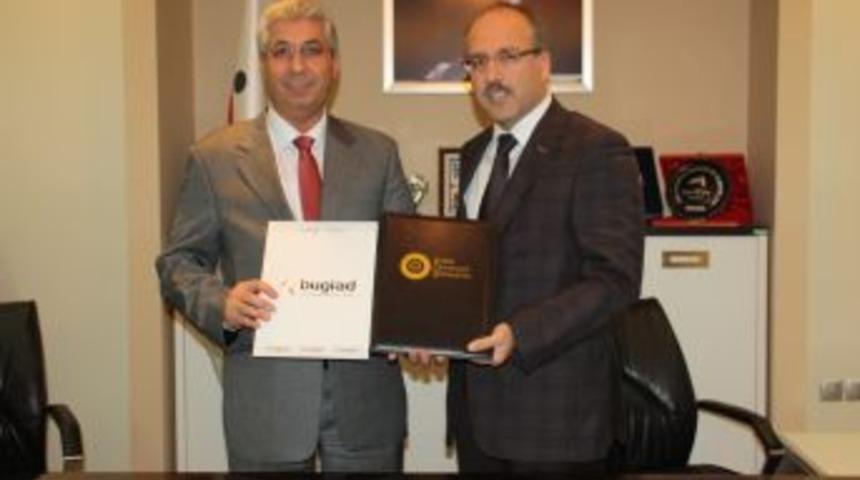 BUGİAD &Uuml;yeleri İngilizce &Ouml;ğrenecek