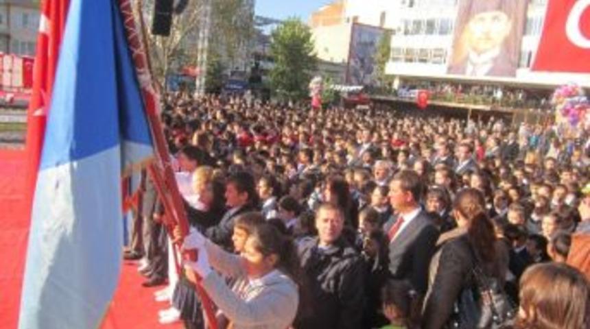 L&uuml;leburgaz'ın Kurtuluşu T&ouml;renle Kutlandı